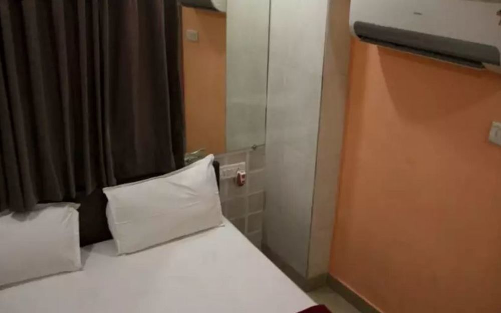Oyo 49867 Hotel Kalpana Residency Mumbai Exterior photo